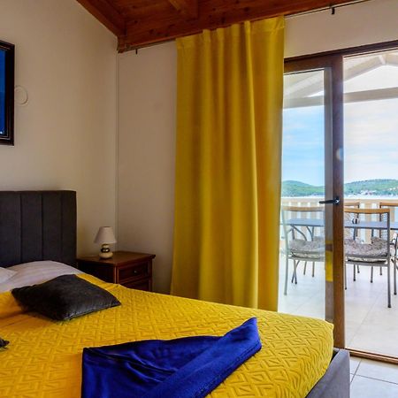 Villa I Karma Tisno Buitenkant foto