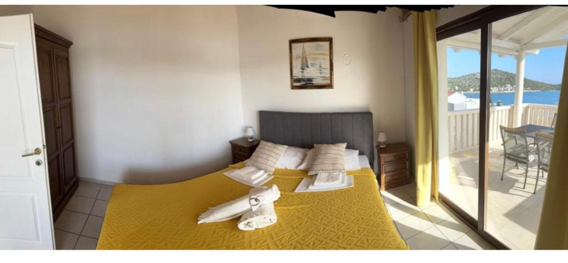 Villa I Karma Tisno Buitenkant foto