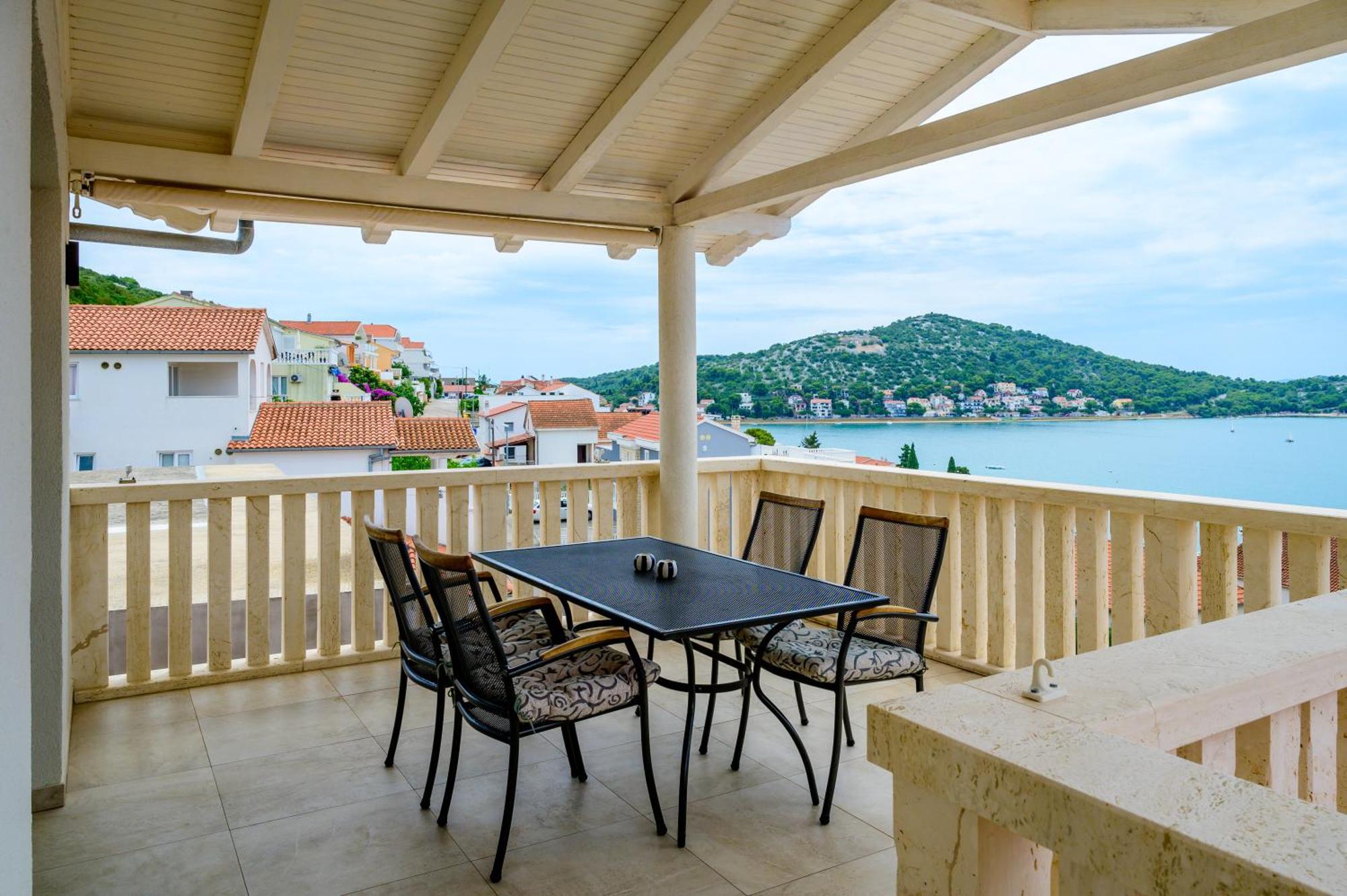Villa I Karma Tisno Buitenkant foto