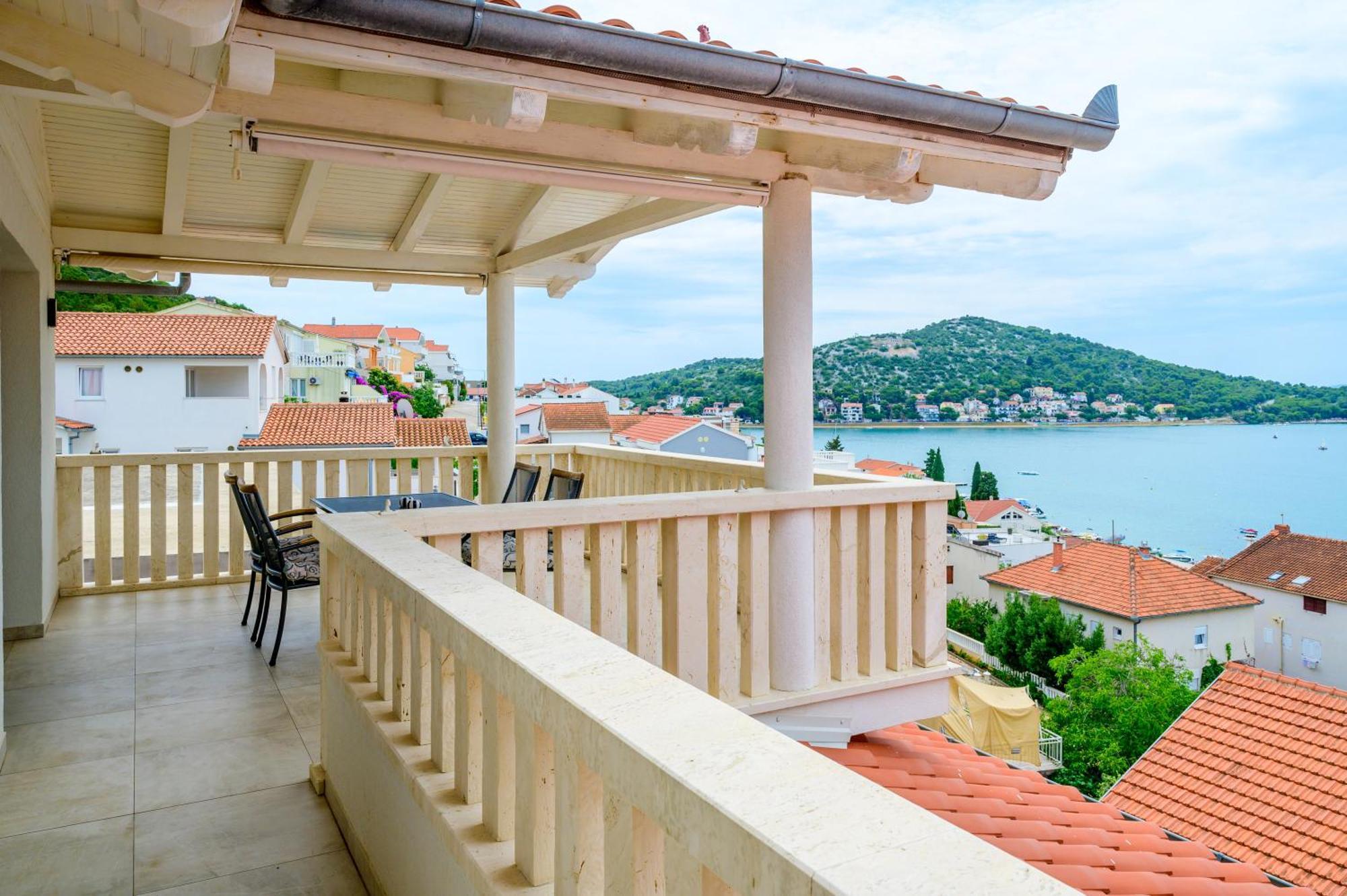 Villa I Karma Tisno Buitenkant foto